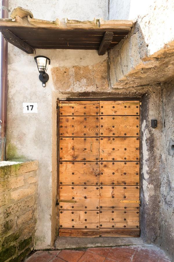 Opera Suites - Le Notti Bianche Calcata Εξωτερικό φωτογραφία